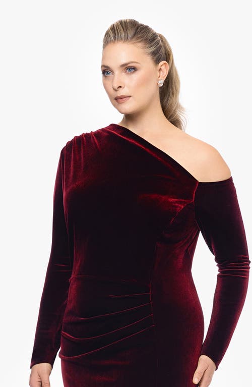Betsy & Adam One-shoulder Long Sleeve Velvet Mermaid Gown In Burgundy