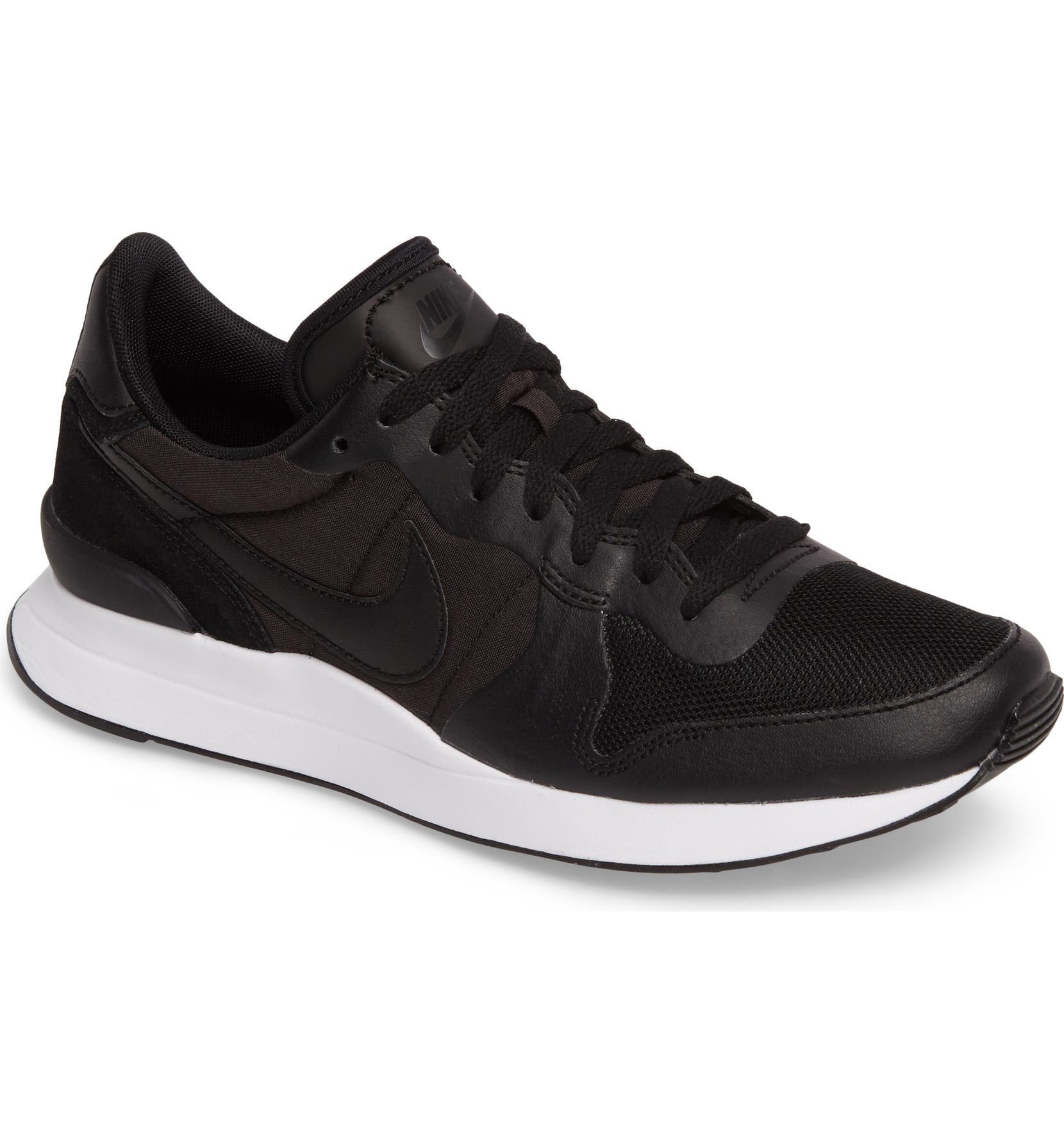 {keywor d} nike internationalist lt17