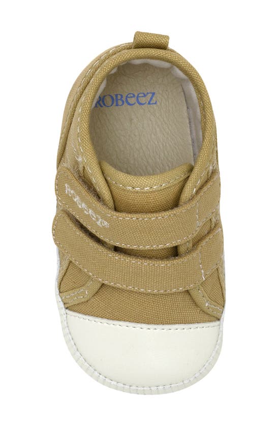 Robeez First Kicks Joey Crib Shoe In Medium Beige
