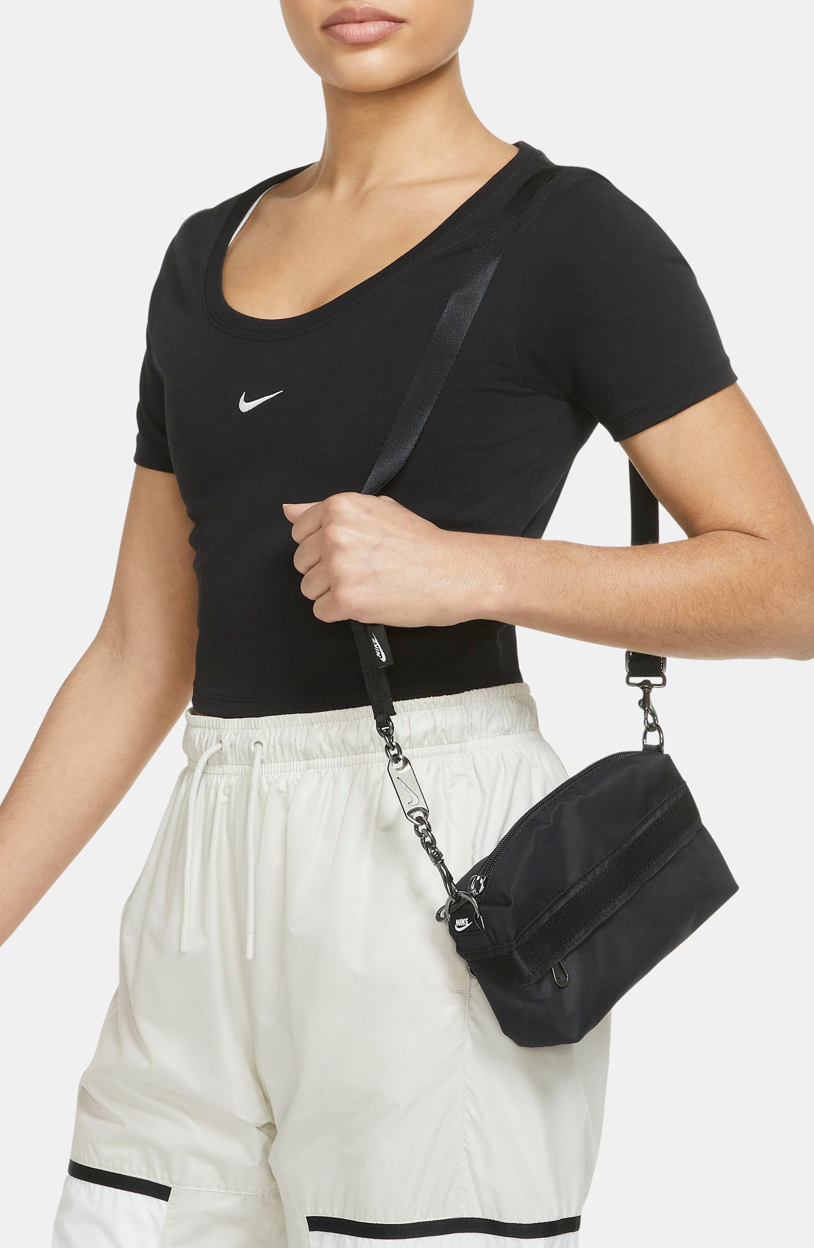 nike large advance pack crossbody