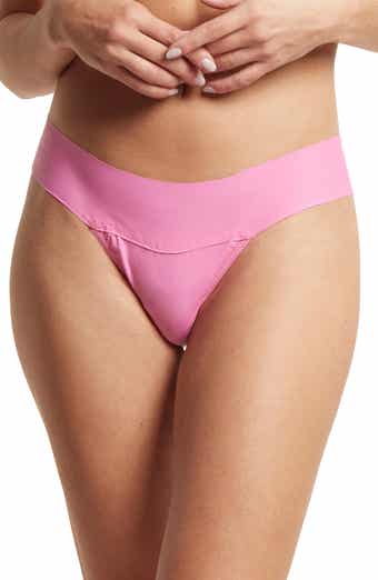 Hanky Panky Signature Lace Low Rise Thong in Vanilla at Sue Parkinson
