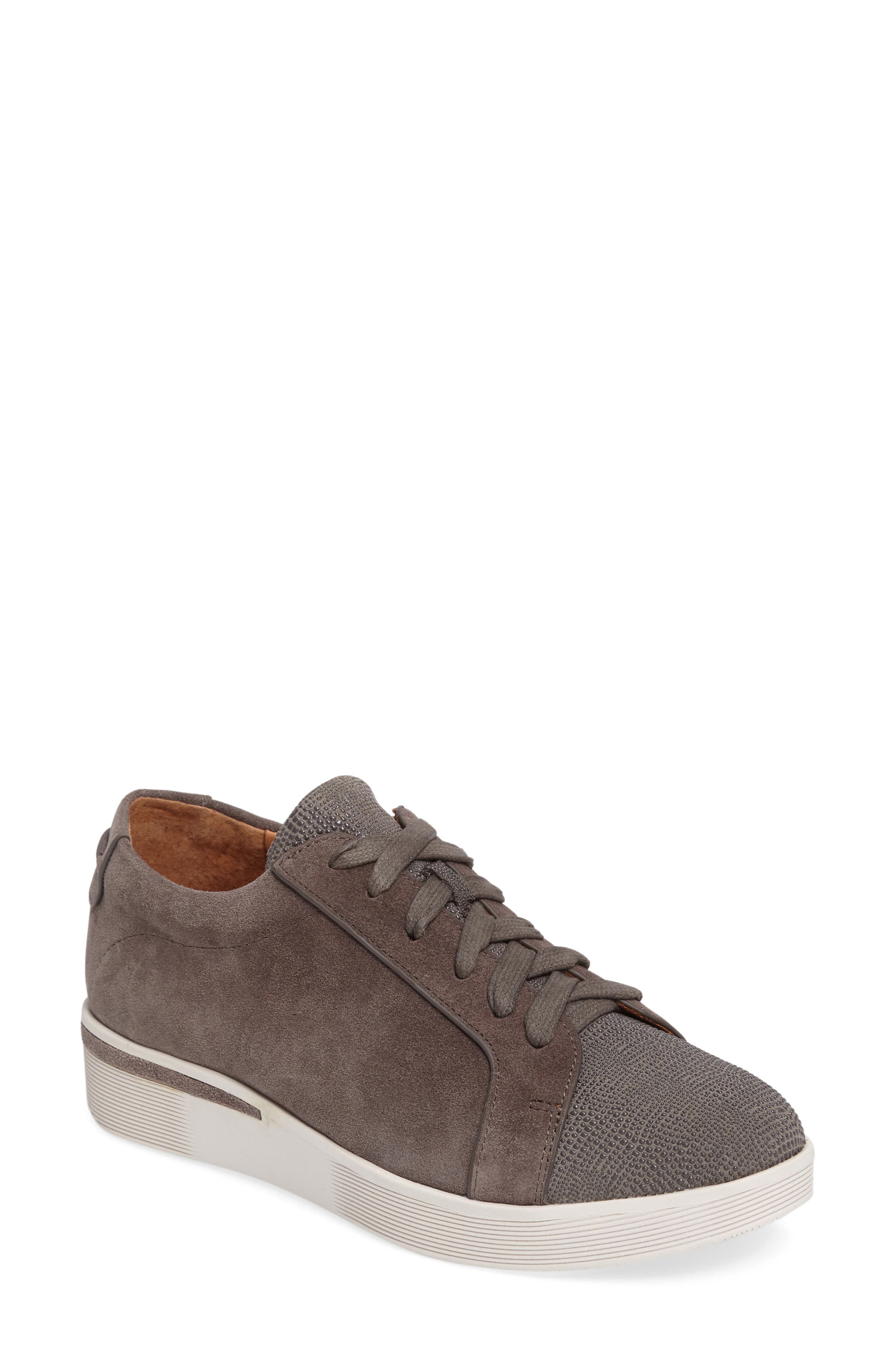 Gentle Souls By Kenneth Cole Haddie Low Platform Sneaker- Grey