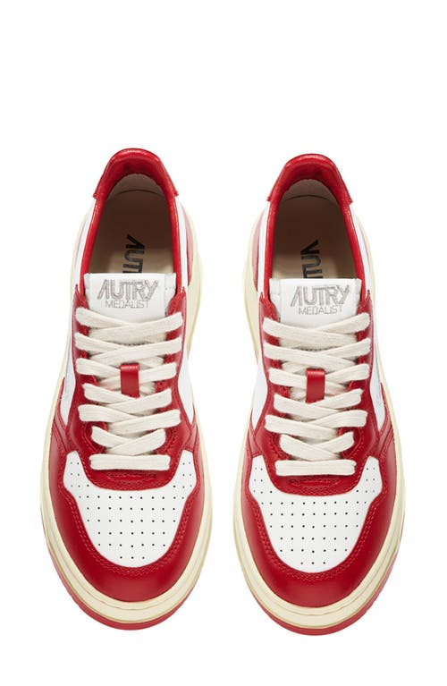 Autry Vintage Medalist Low Sneakers In White/red