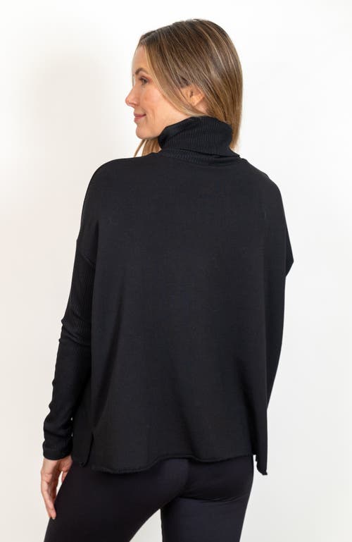 Jjwinks Built-in Shelf Fleece Turtleneck With Rib Details In Black