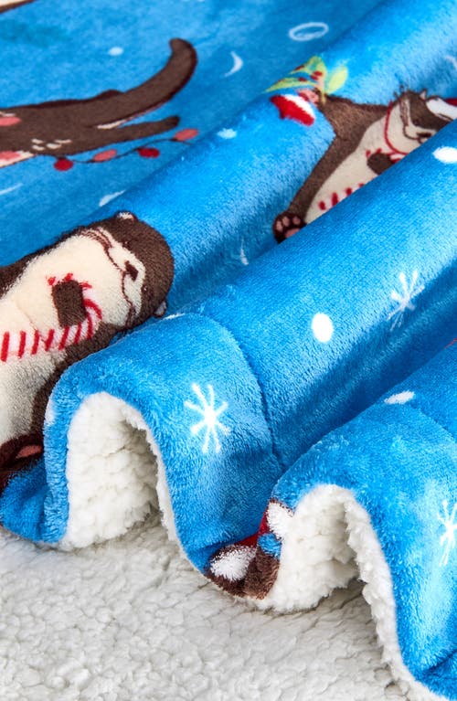 Woven & Weft Holiday Theme Reversible Faux Shearling Throw Blanket In Otters In Snow