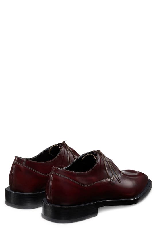 Shop Stuart Weitzman Royce Oxford In Bordo