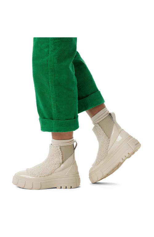 Sorel Caribou Cozy Chelsea Ankle Boots In Bleached Ceramic/oatmeal