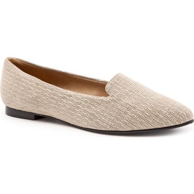 Trotters Harlowe Pointy Toe Loafer, Beige