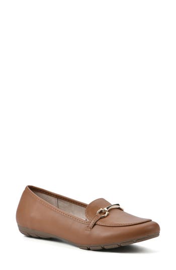 Cliffs By White Mountain Glowing Bit Loafer In Tan/smooth