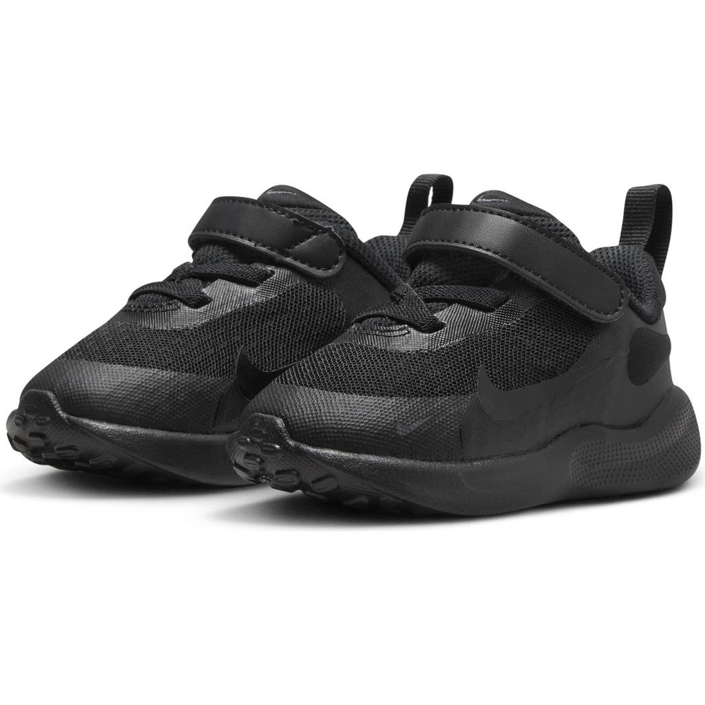 Nike Revolution 7 Sneaker In Black/anthracite