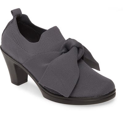 Bernie Mev. Chesca Serenity Pump, Grey