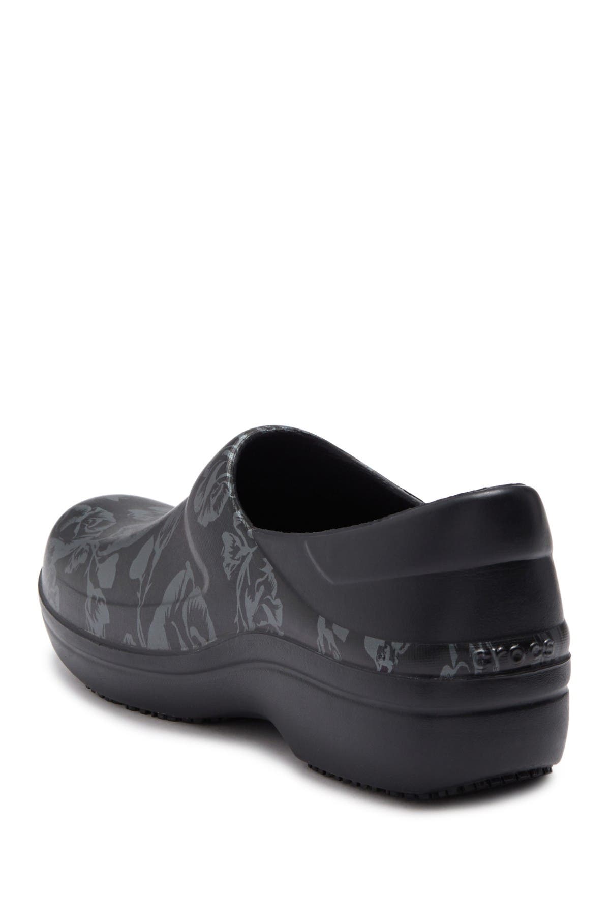 crocs neria pro graphic clog