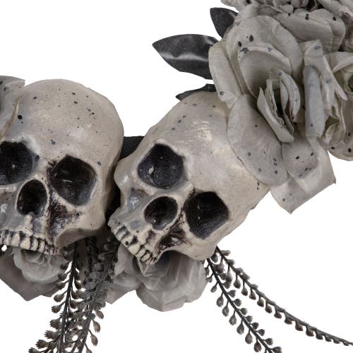 Northlight Double Skull And Gray Roses Halloween Wreath, 16-inch, Unlit In Gray