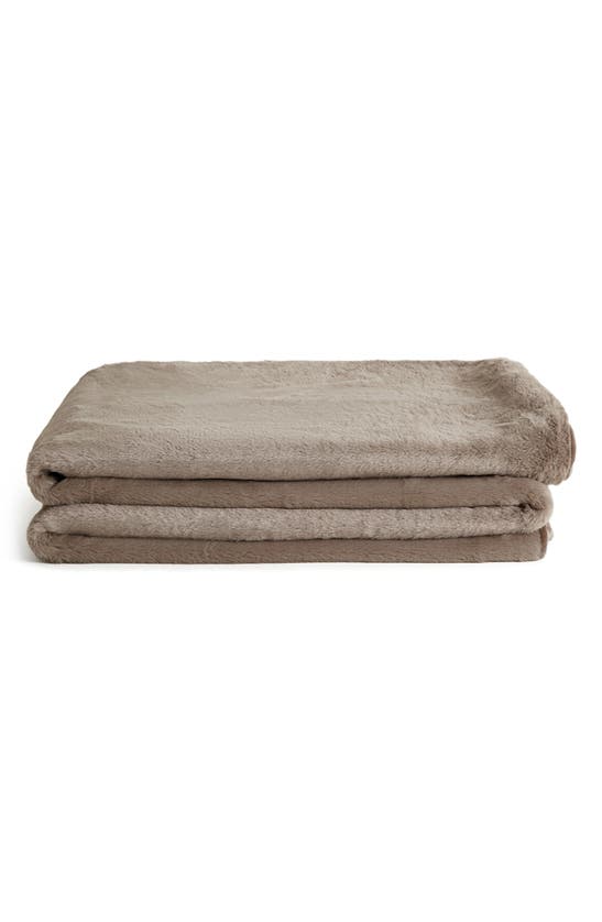 Unhide The Marshmallow 2.0 Medium Faux Fur Throw Blanket In Mocha Sharpei