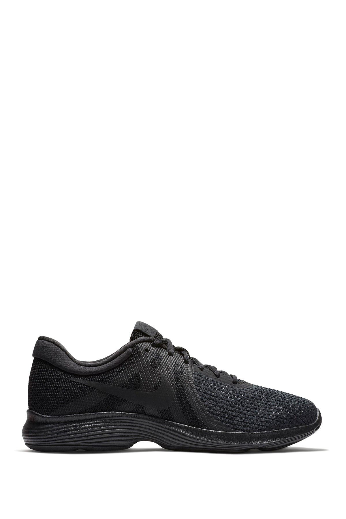 nike black revolution 4