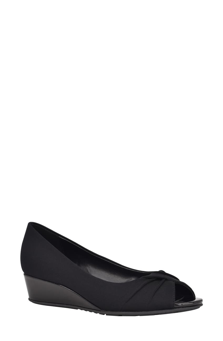 bandolino caddia wedge pumps