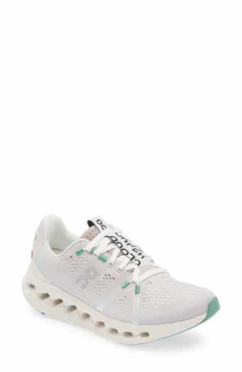 On Women's The Roger Advantage Lace Up Sneakers