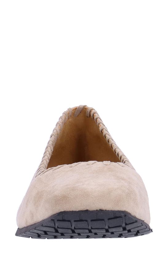 L'amour Des Pieds Tiffanie Wedge In Taupe