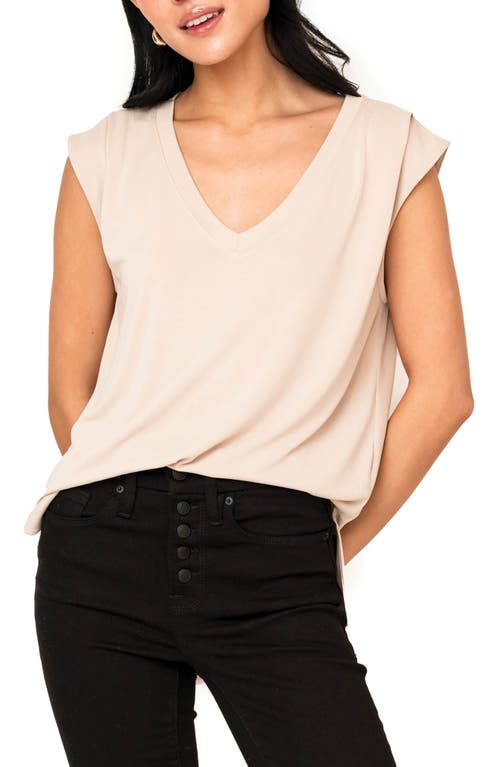 V-Neck T-shirt in Cappuccino