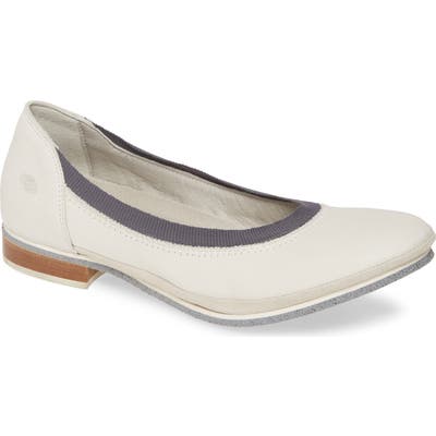 Cloud Brooke Flat - Ivory