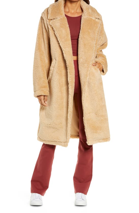Alo Yoga Oversized Faux-fur Trench Coat In Camel
