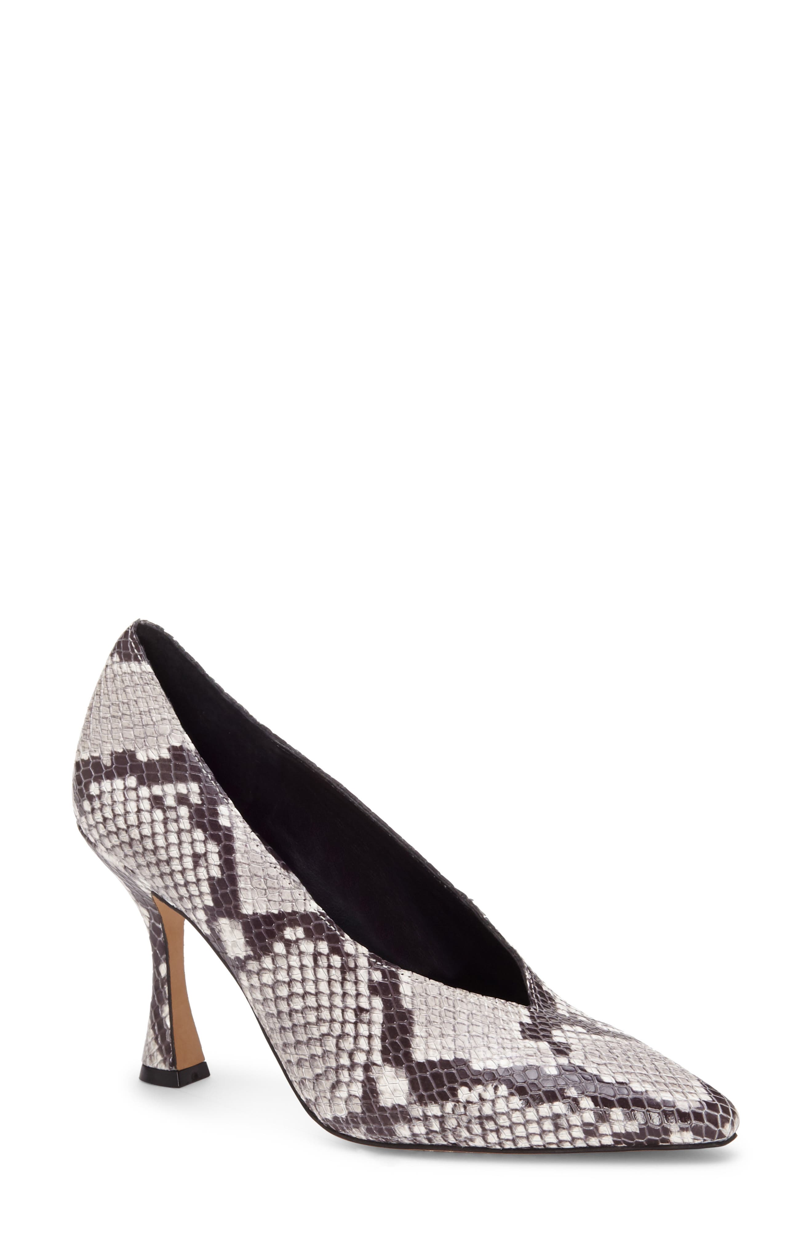 where are vince camuto shoes made