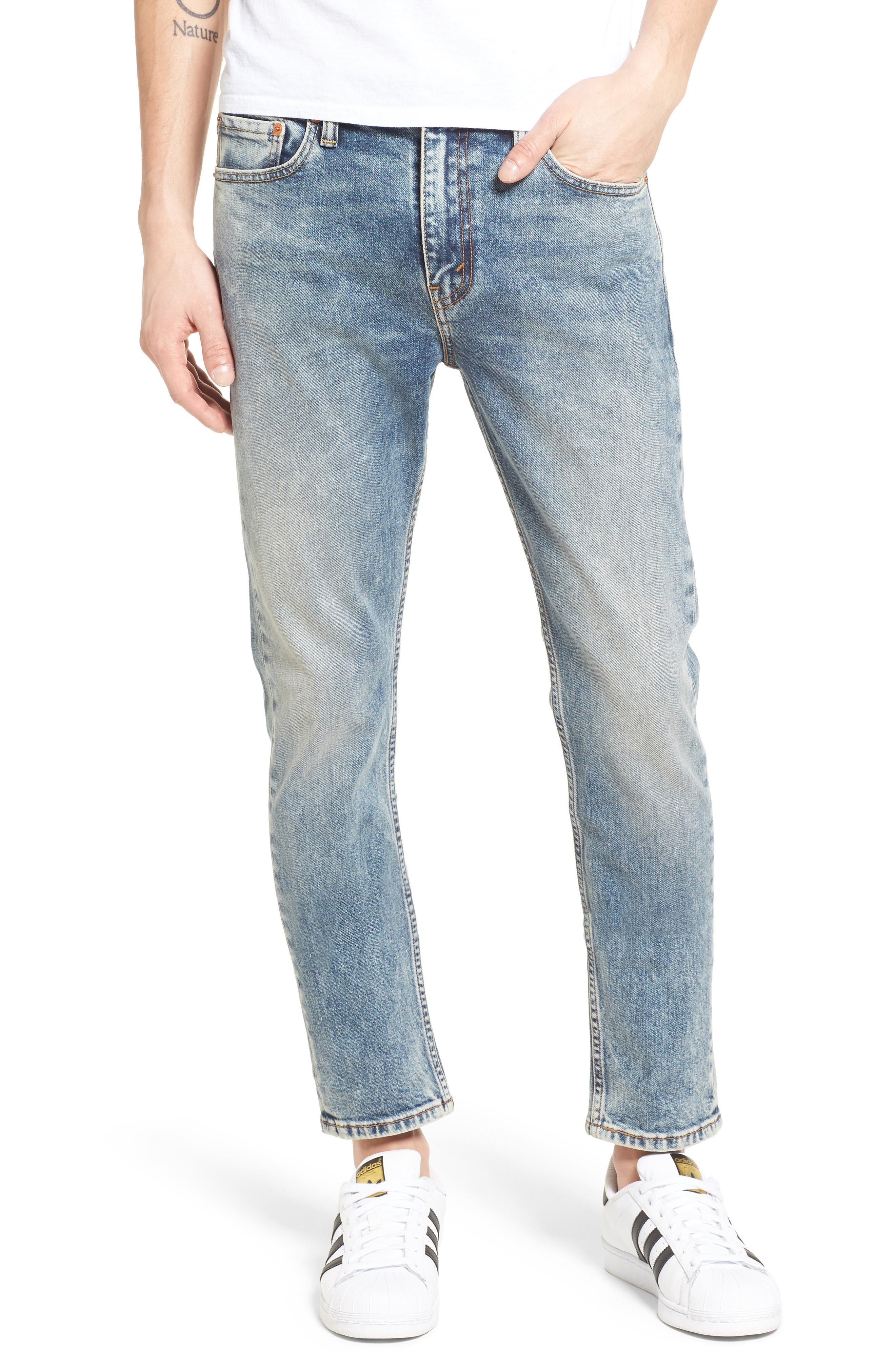 light colored levi jeans