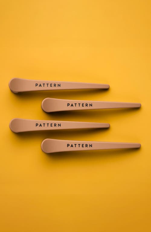 Pattern Beauty Set Of 4 Sectioning Clips In No Color