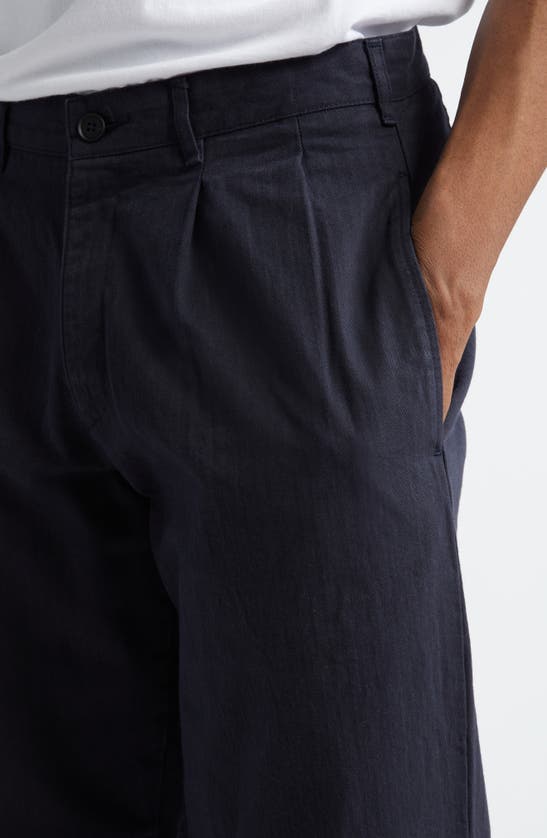 Noah Double Pleat Cotton Herringbone Pants In Navy
