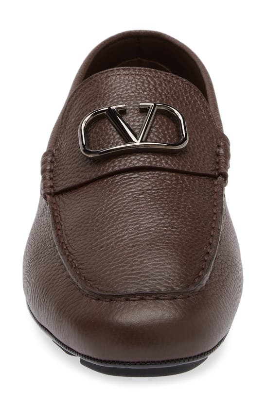 Shop Valentino Garavani Vlogo Driving Shoe In Kg8-fondant