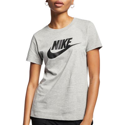 Nike Sportswear Essential Logo Tee