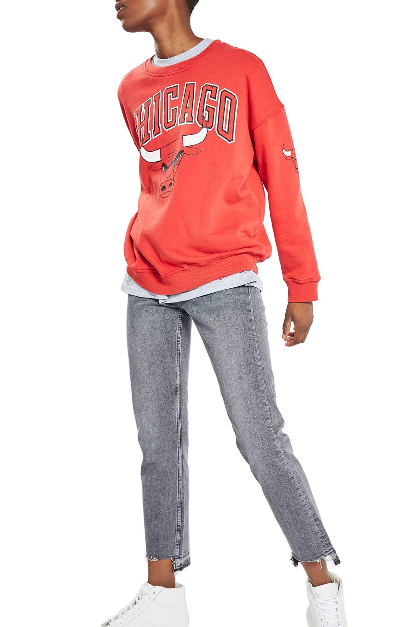 red chicago bulls sweatshirt