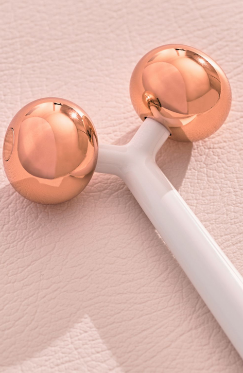 Luce Beauty Sculpting And Depuffing Deluxe Face Roller In Gold