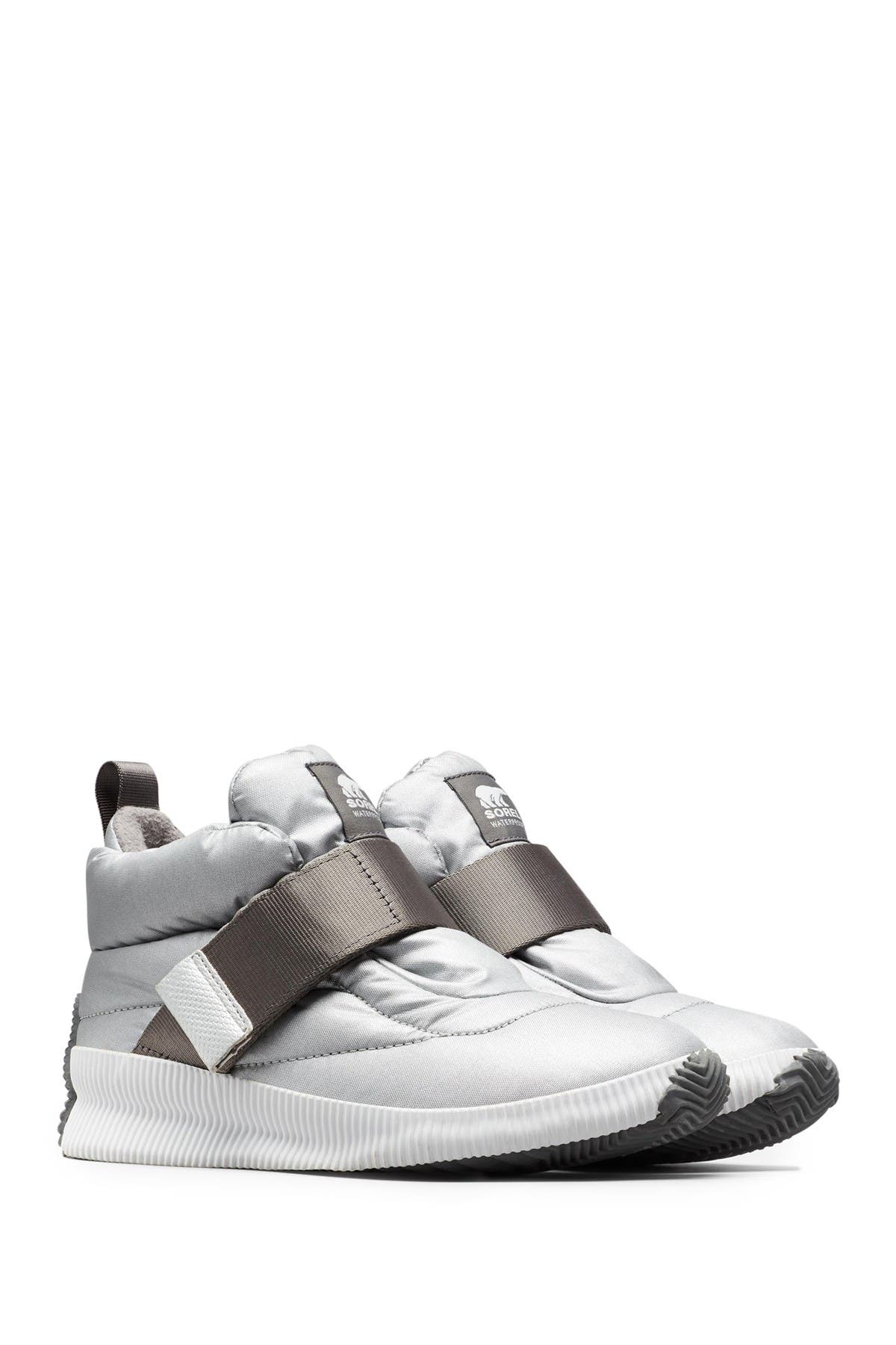 sorel women's out n about sneak puffy strap boots