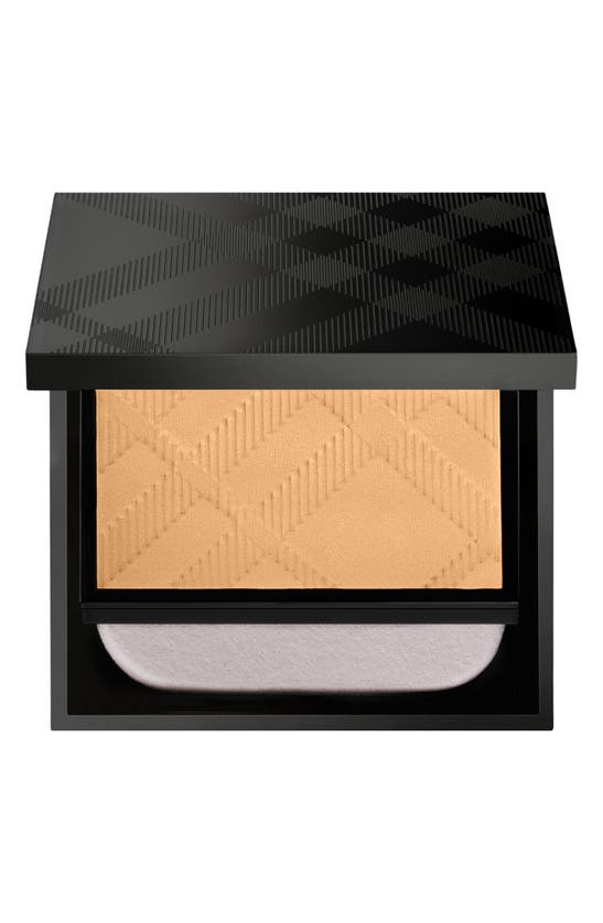 Burberry Beauty Matte Glow Compact Foundation In 40 Light Neutral