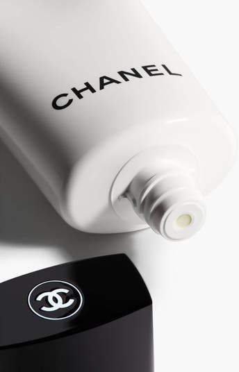 Chanel (le Gel) Anti-pollution Cleansing Gel (150ml) In White