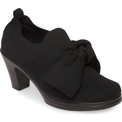 Bernie Mev. Chesca Serenity Pump, Black