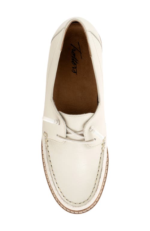 Shop Trotters Farah Boat Shoe In Off White