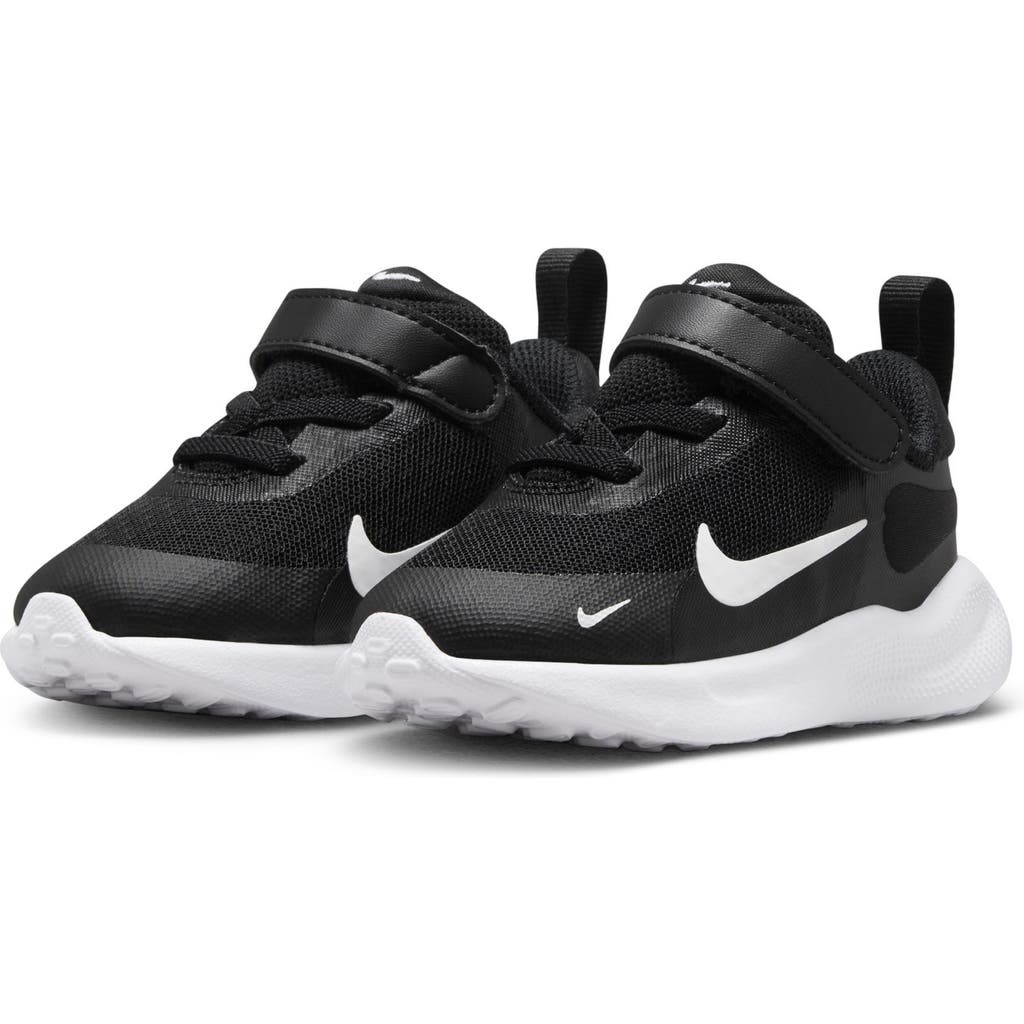 Nike Revolution 7 Sneaker In Black/white/white