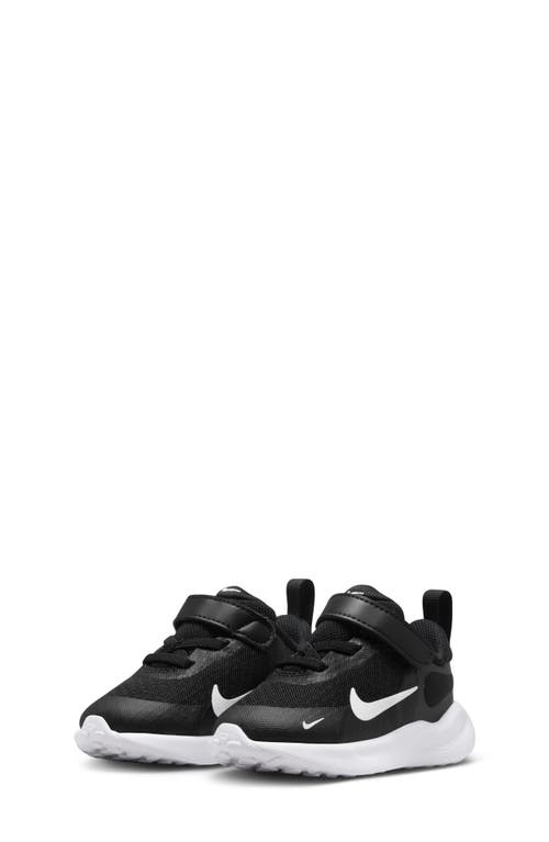 Nike Revolution 7 Sneaker In Black/white/white