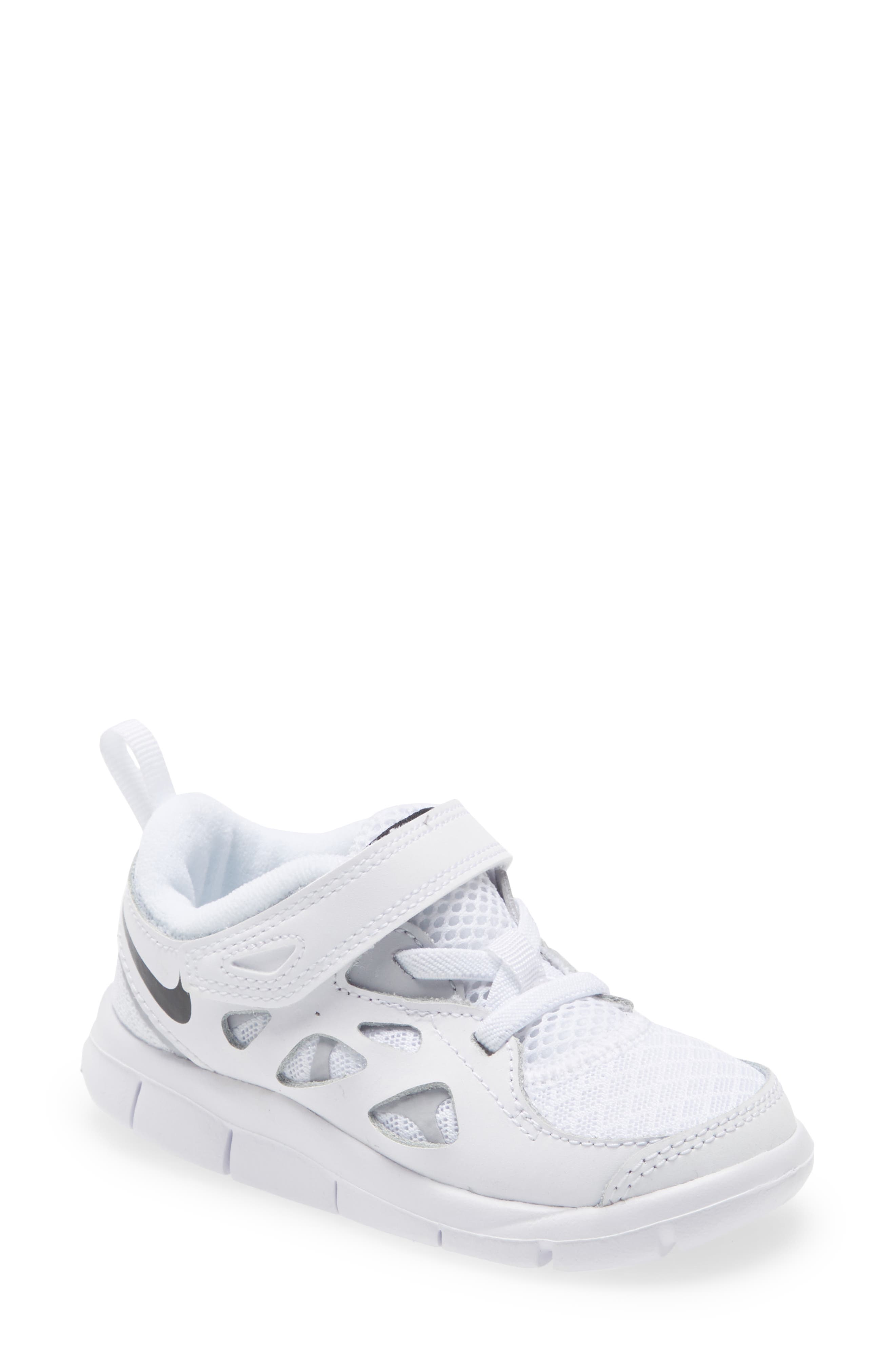 white infant shoes