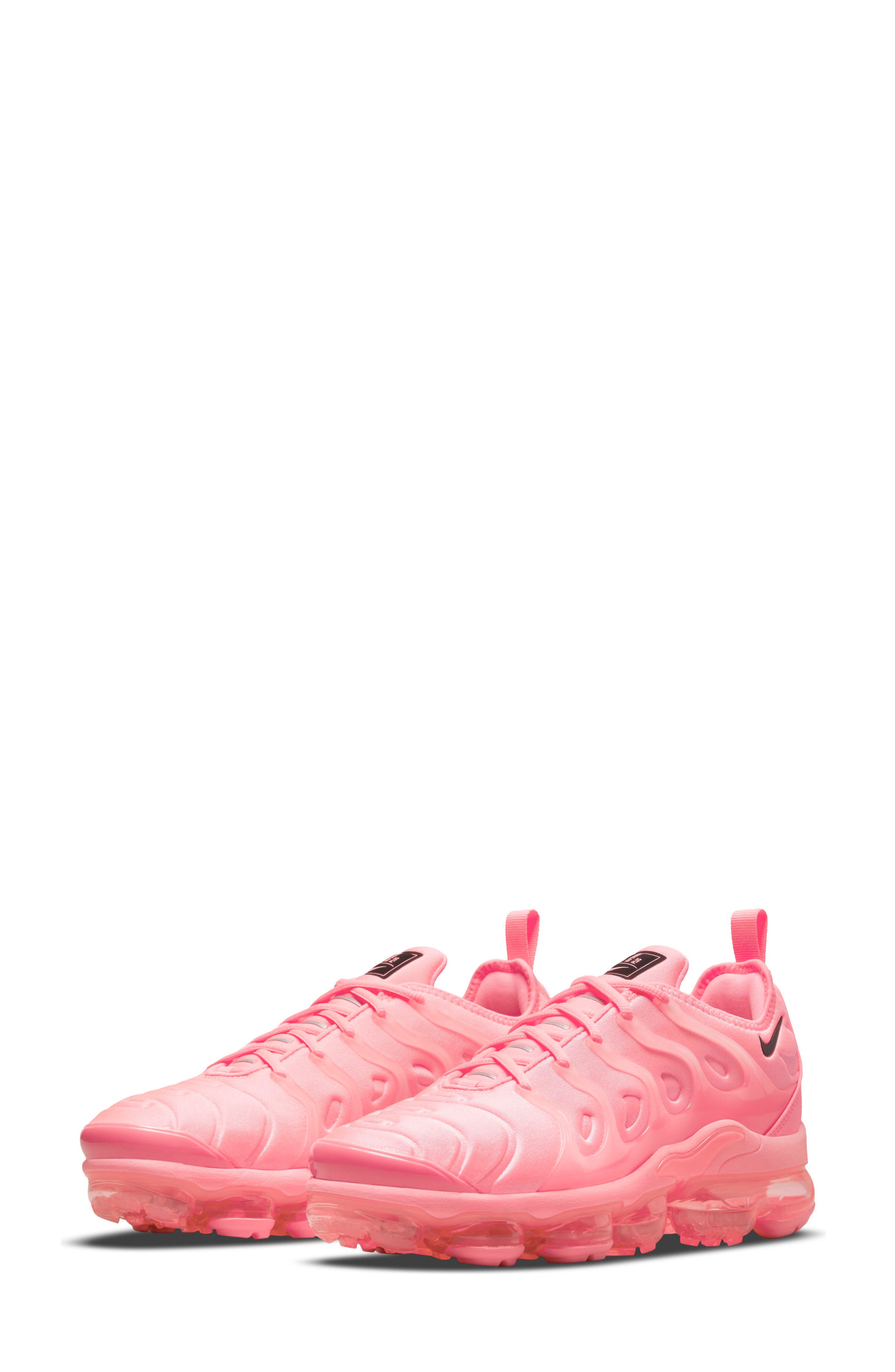 black vapormax plus womens