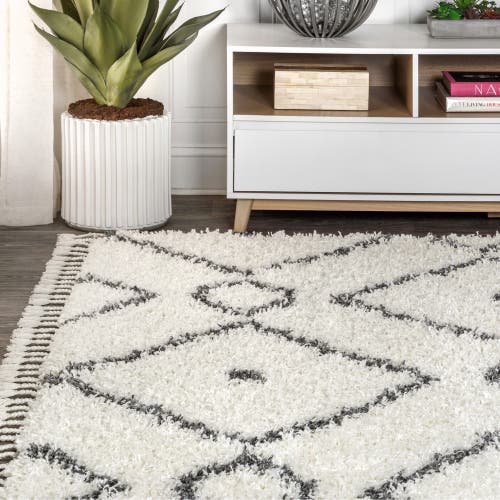 Jonathan Y Mercer Shag Plush Tassel Moroccan Diamond Denim Area Rug In Cream/gray