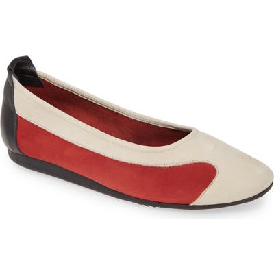 Arche Lambaa Flat, Red