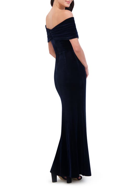 Vince Camuto Off The Shoulder Velvet Mermaid Gown In Navy
