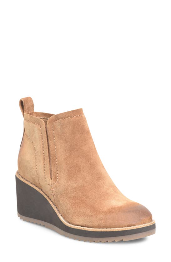 Söfft Emeree Wedge Bootie In Saddle