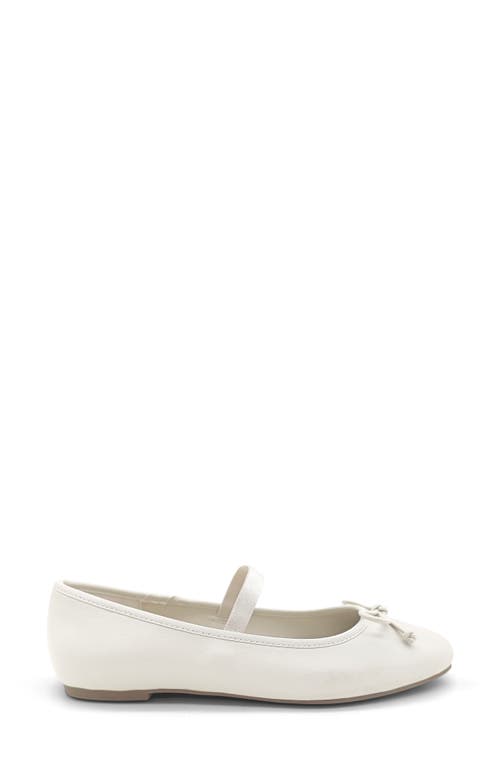 Reaction Kenneth Cole Melrose Ballet Flat In Ivory