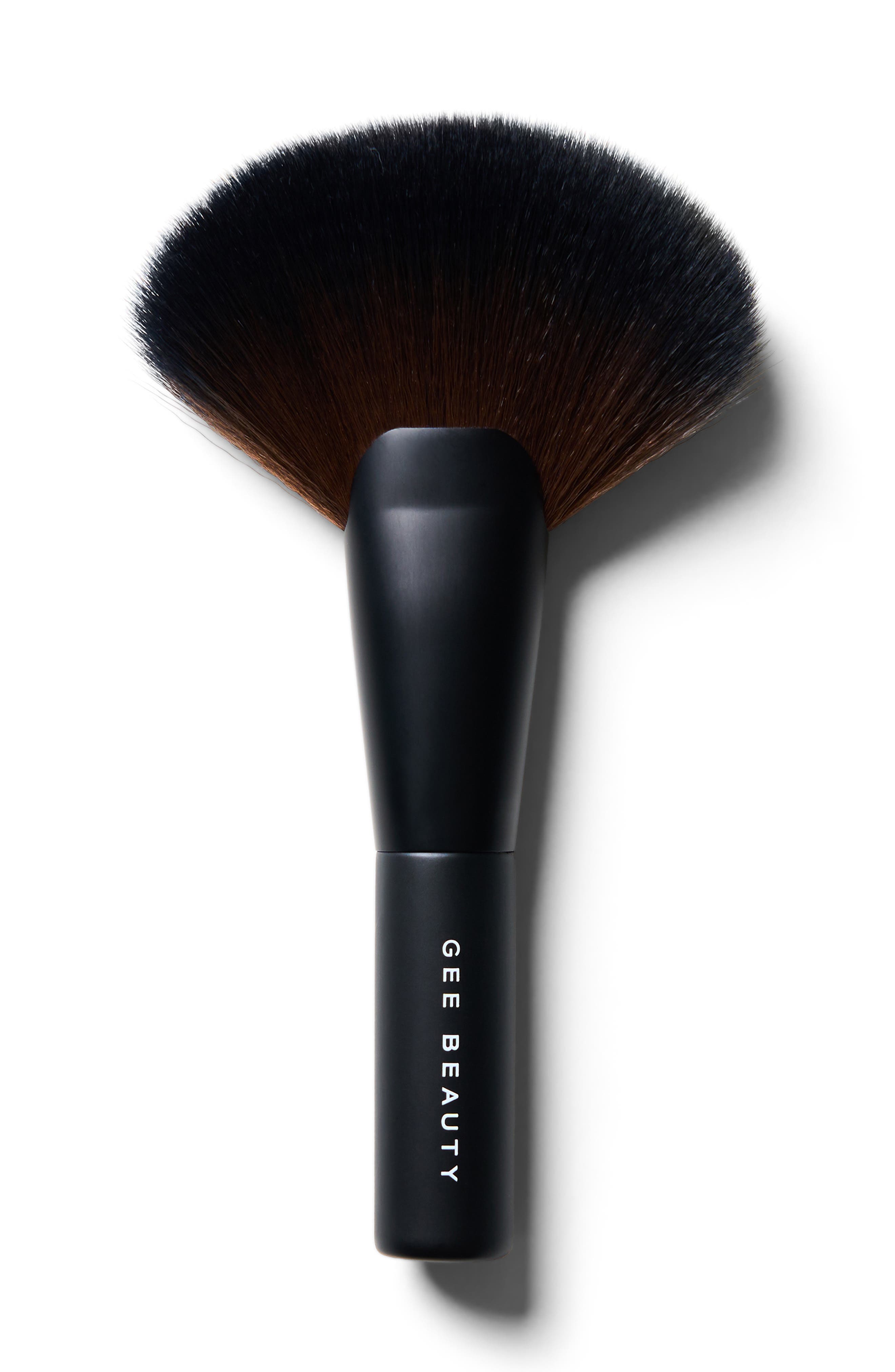 GEE BEAUTY GEE BEAUTY FAN MAKEUP BRUSH