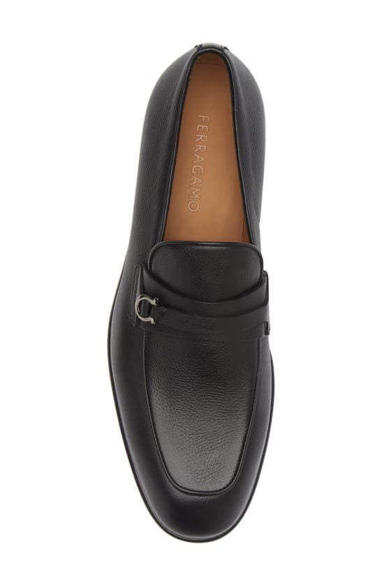 Ferragamo Desio Loafer In Nero New Biscotto