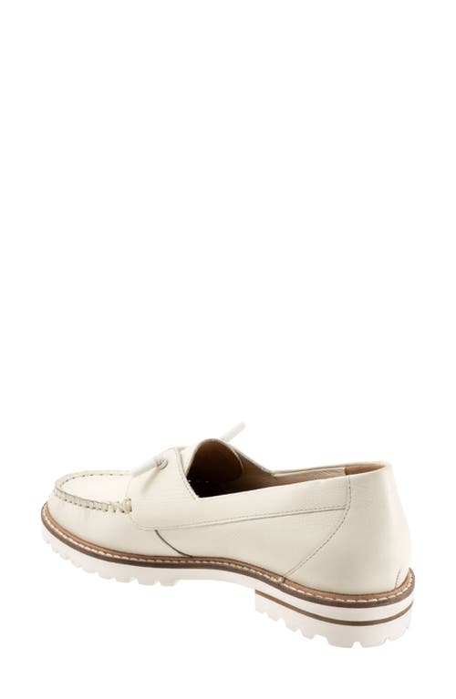 Shop Trotters Farah Boat Shoe In Off White